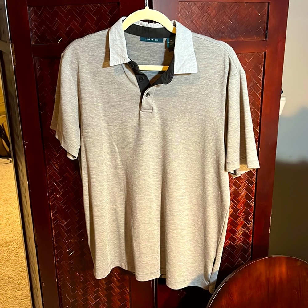 Men’s Perry Ellis grey polo shirt, size medium.